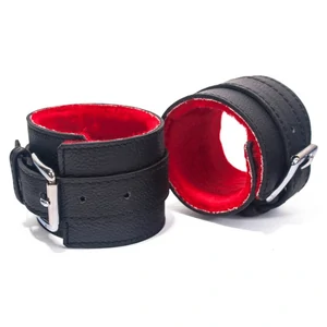 Catuse Din Piele Pentru Jocuri Bdsm Catuse Bdsm Din Piele Cu Catarama