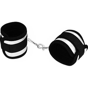 Cătușe Lovetoy Struggle My Handcuff — Neopren Negru pe Denysa.ro