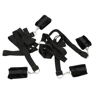 Set Cătușe Mâini Și Glezne Bed Shackles Negru pe Denysa.ro